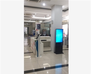 宣城涇縣政務(wù)中心43寸立式查詢機，帶刷二代身份證功能